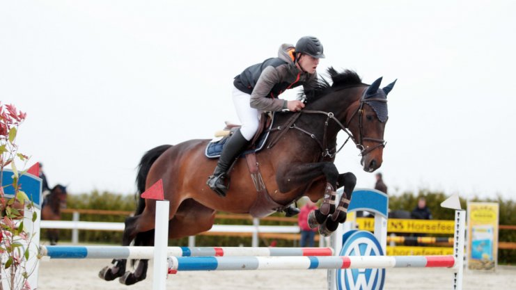 her laehden 01 patrick boelle carvings girl full